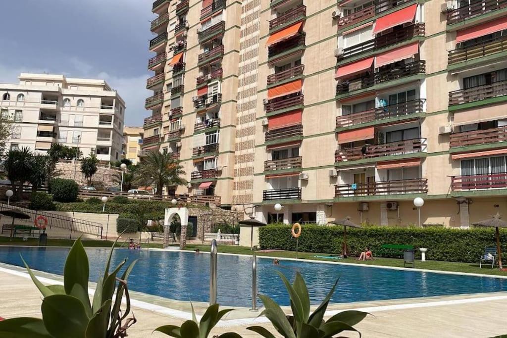 Apartamento Con Terraza A Pie De Playa 贝纳尔马德纳 外观 照片