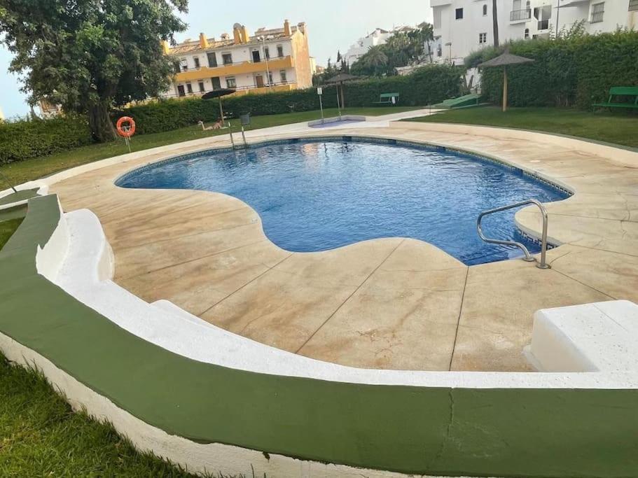 Apartamento Con Terraza A Pie De Playa 贝纳尔马德纳 外观 照片